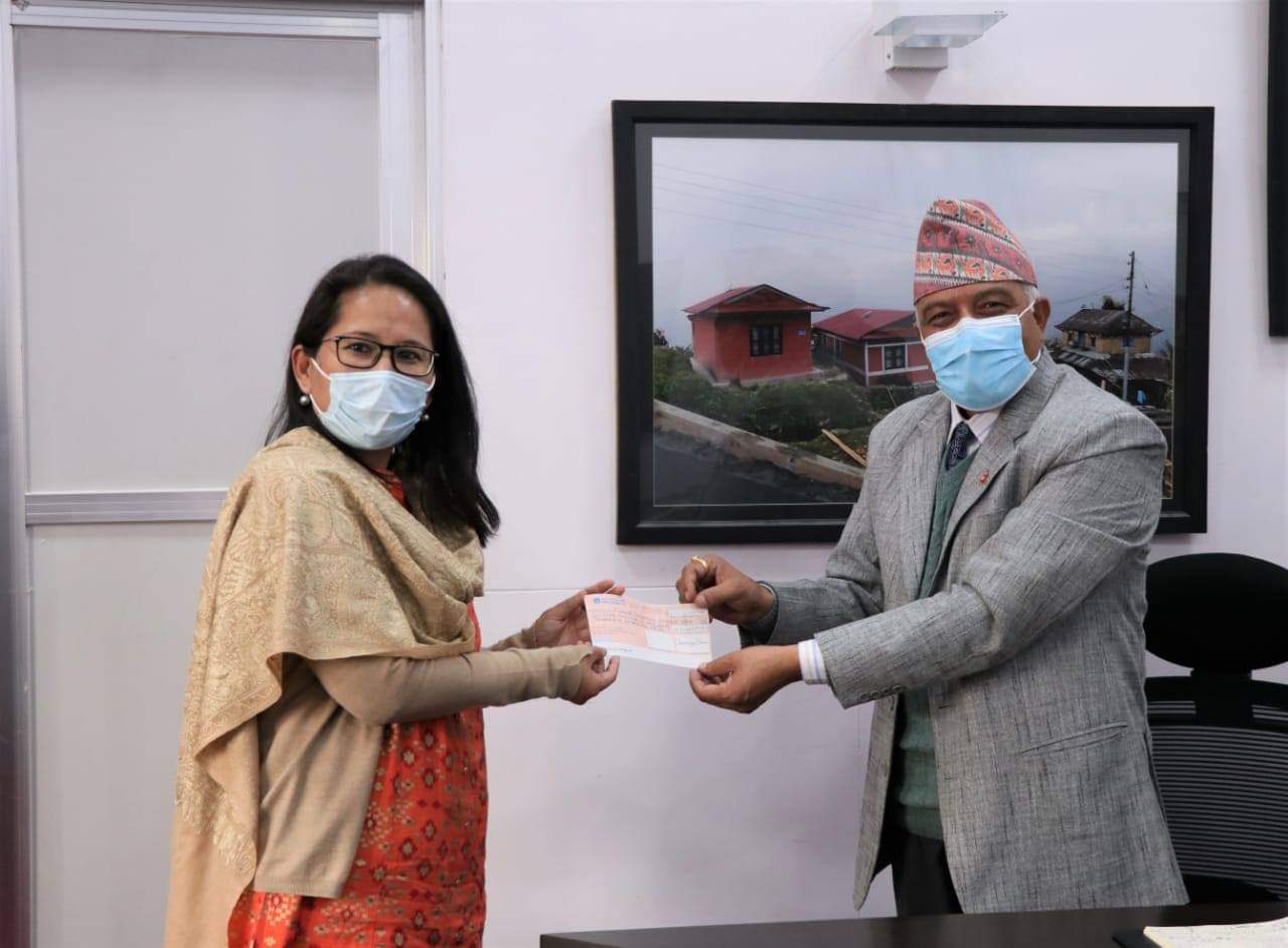 भूकम्प प्रभावित विद्यालयको पुनर्निर्माणका लागि नेरु ३०.६ करोड बराबरको चेक हस्तान्तरण