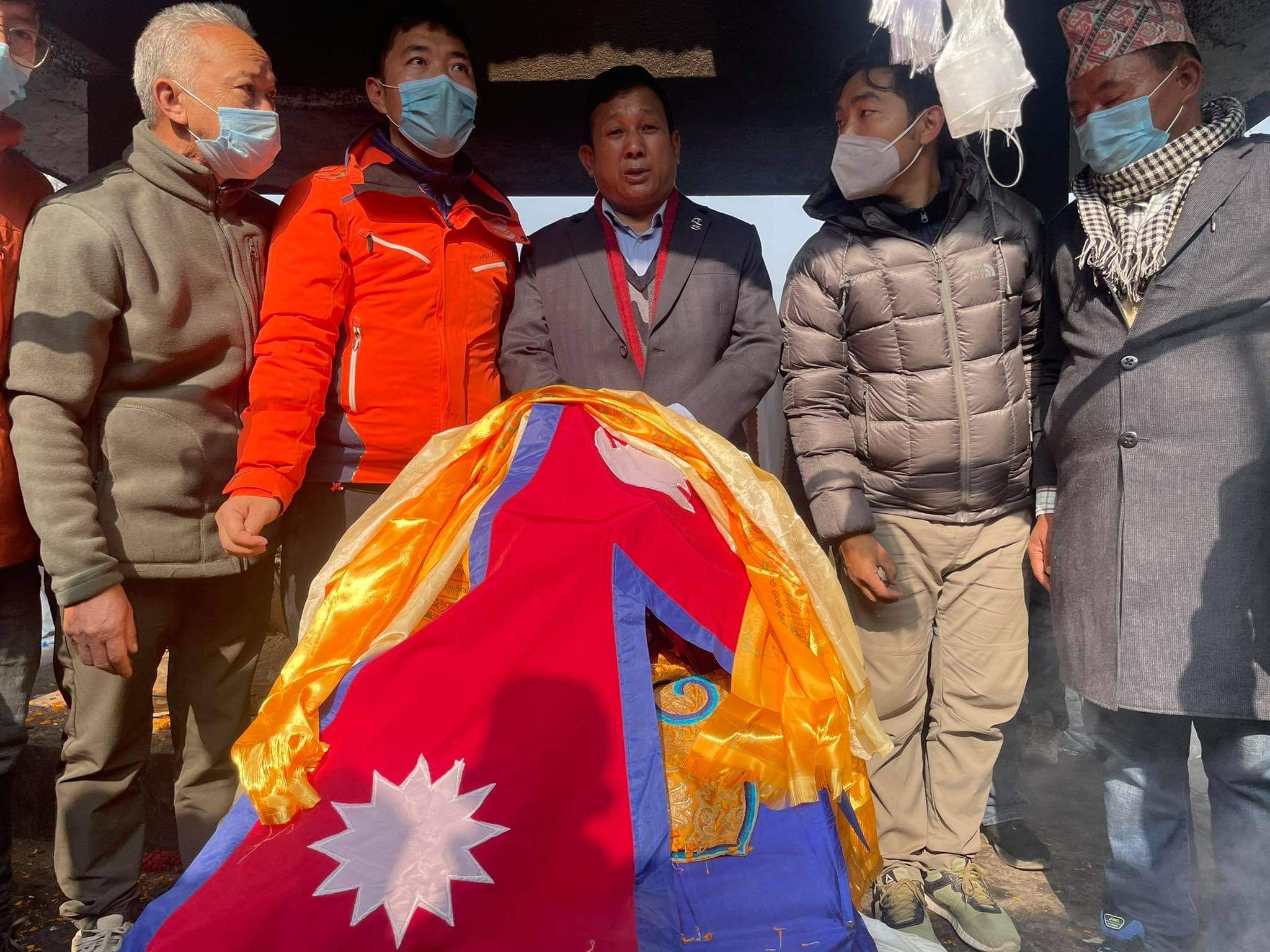 सगरमाथा आरोही दानुरी शेर्पाको अन्त्यष्टि