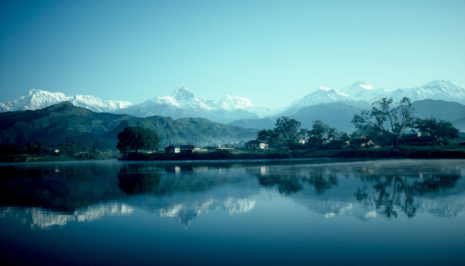 फेवा किनारमा रेलिङ नराख्न अधिकारकर्मीको माग