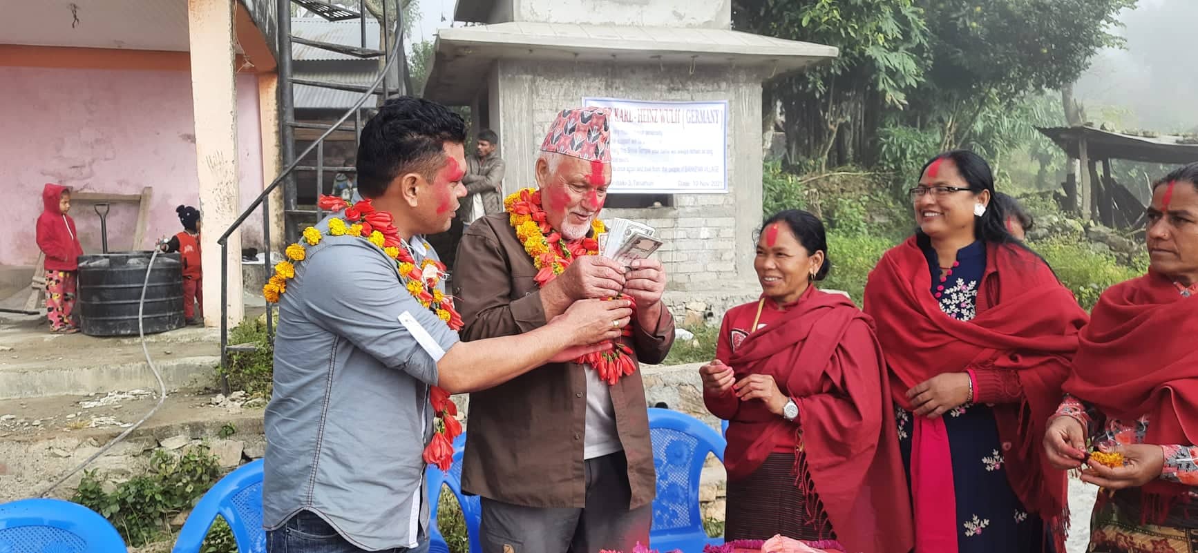 जर्मन नागरिकद्धारा शिवालय आमा समुहलाई ५५ हजार सहयोग
