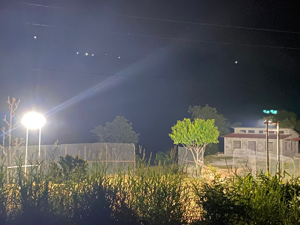 पाथर्दी खेल मैदानमा बत्ती जडान
