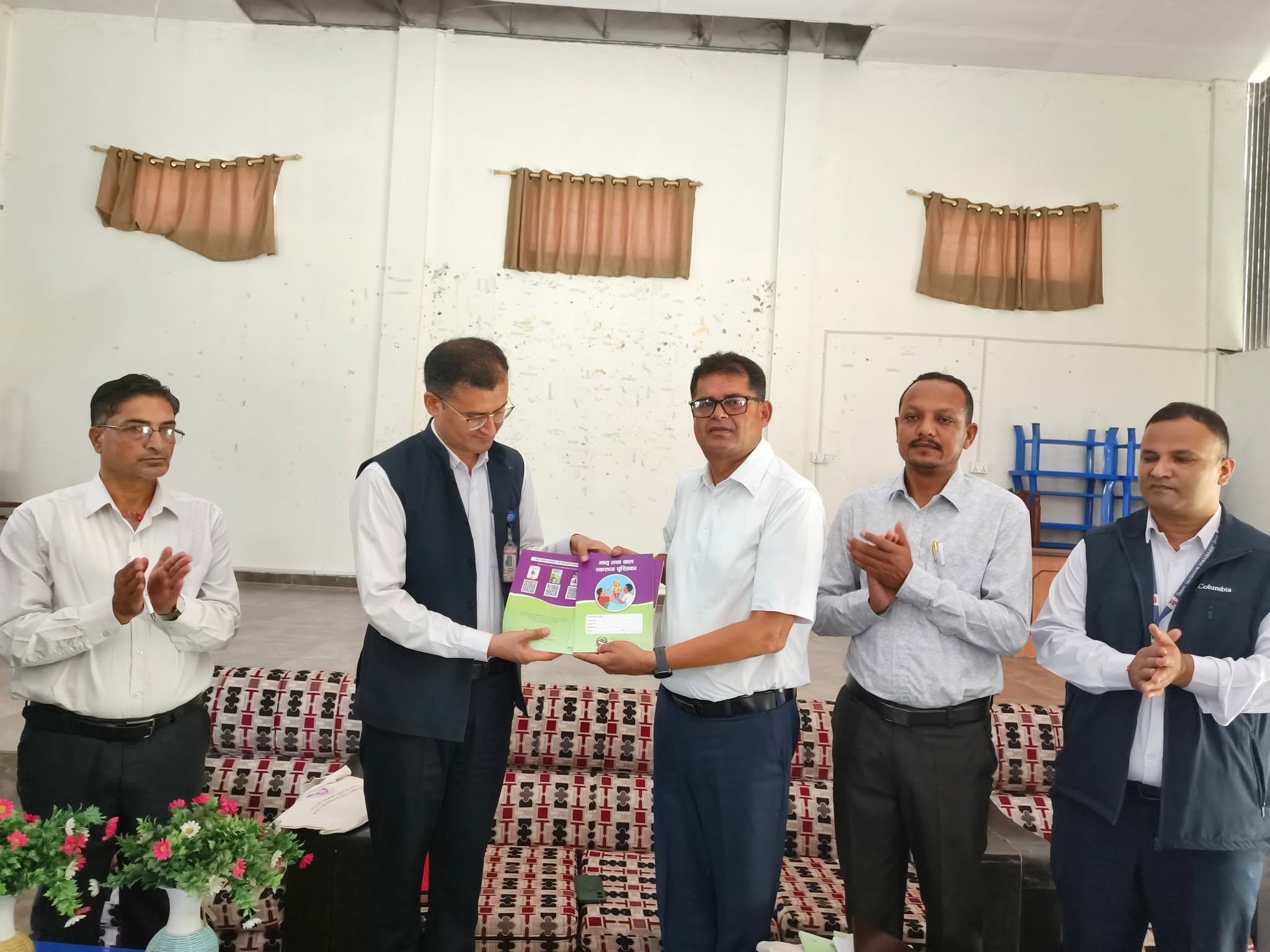 शुक्लागण्डकीमा मातृ तथा बाल स्वास्थ्य पुस्तिका प्रयोग सुरु
