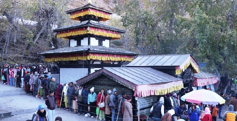 मुक्तिनाथ मन्दिरमा आज दशैं टिका लगाईदैं