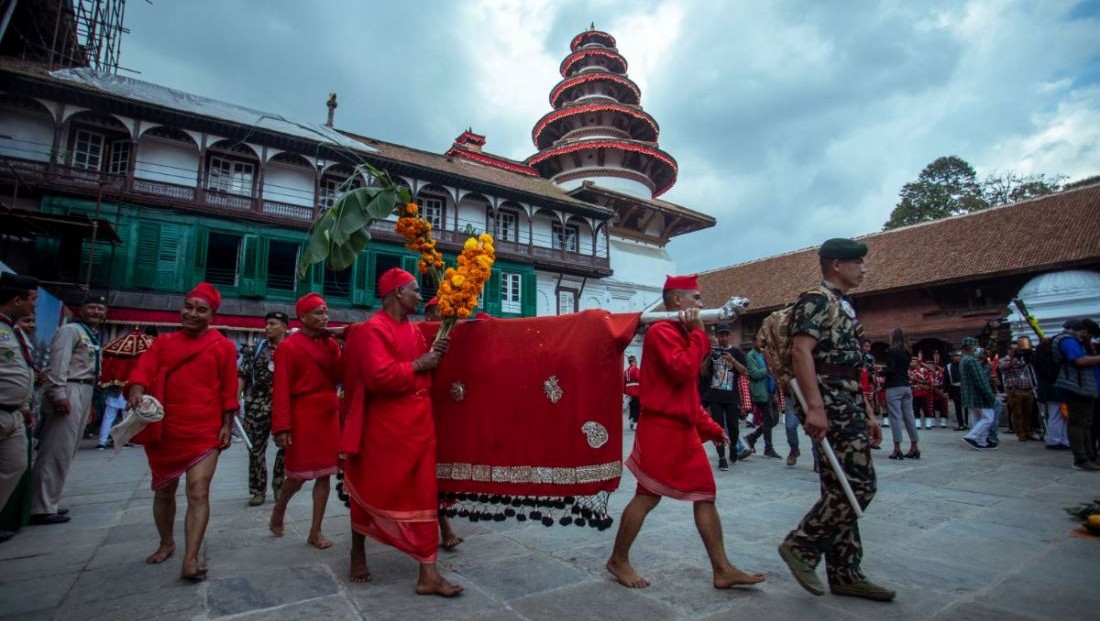 आज दसैँको सातौँ दिन : फूलपाती भित्र्याइँदै