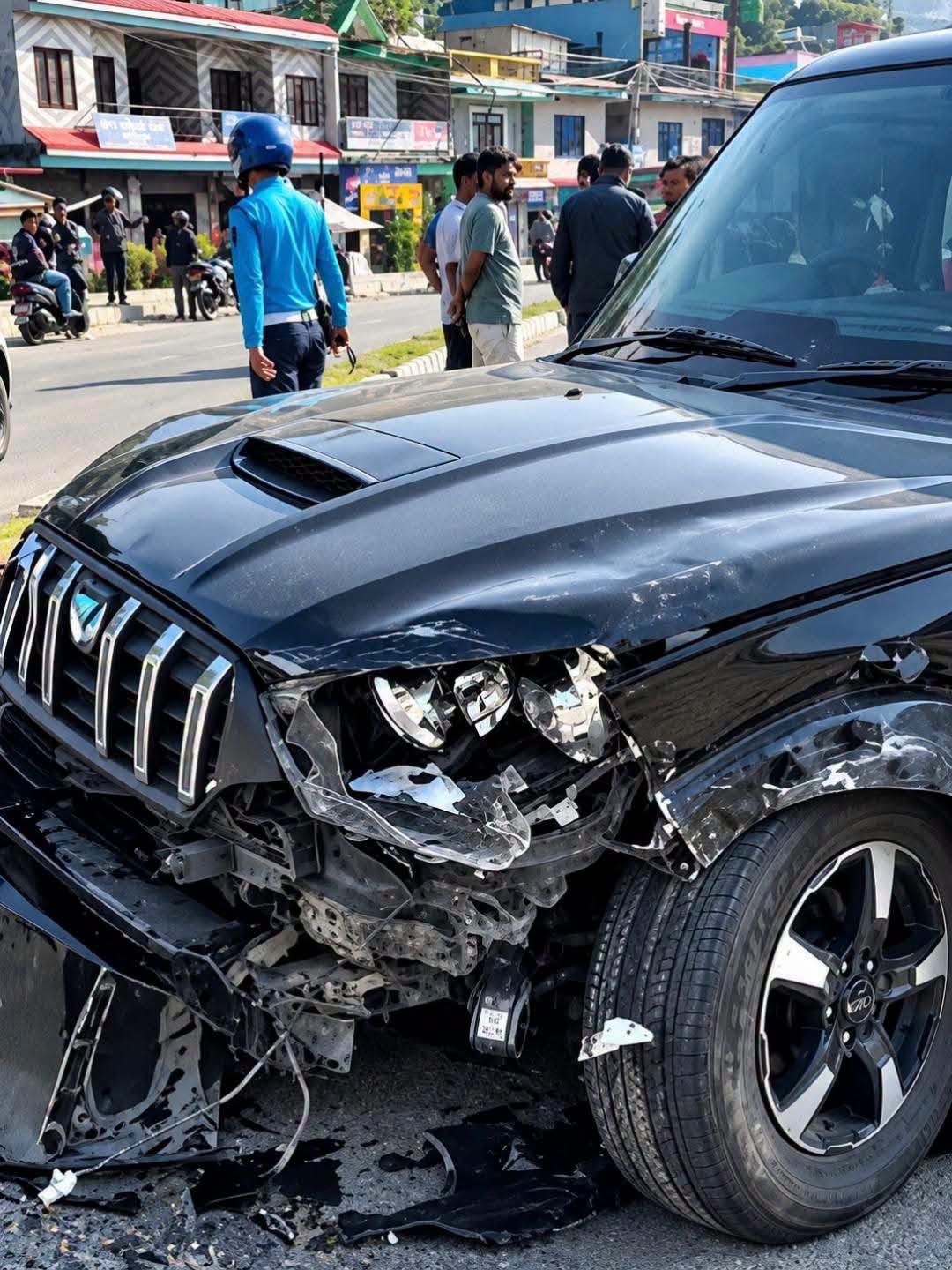कोत्रेमा भारतीय गाडीले ट्याक्सी र स्कुटरलाई ठक्कर दिदा ६ जना घाइते